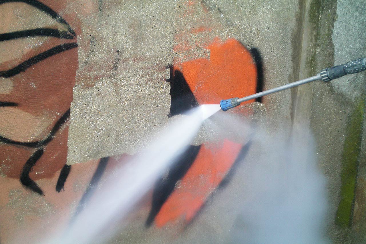 In Gothenburg, DYNAJET proves to be the ideal solution for graffiti cleaning.